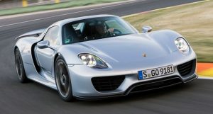 世界最速のクルマは何か？自動車の加速性能ランキング【市販車編】