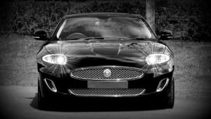 後ろの車がハイビームの対策は？知らせる事はできるのか？